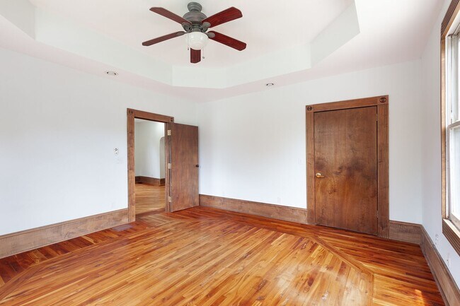 Building Photo - Spacious 6bd/3ba in Grant Park w/ Large Fenced in Backyard & Steps From the Park!