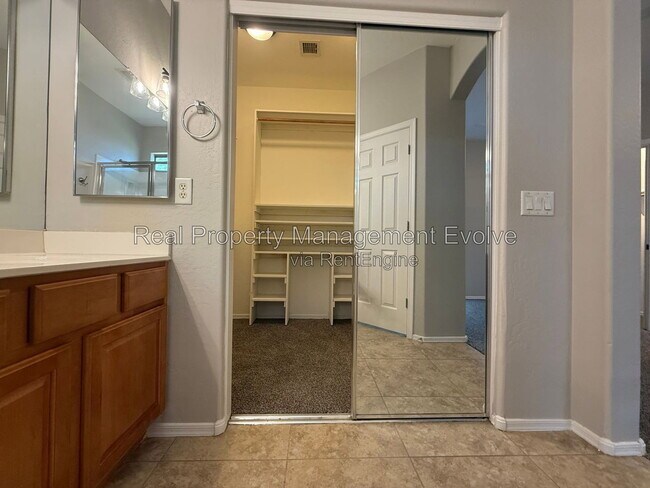 Building Photo - 2513 W Woburn Ln