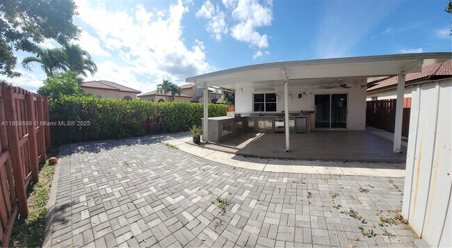 Building Photo - 2501 NE 41st Terrace