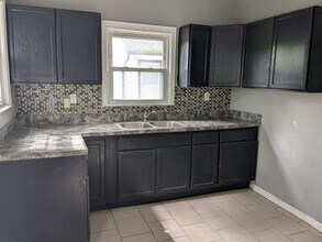 Building Photo - Come see your new home!