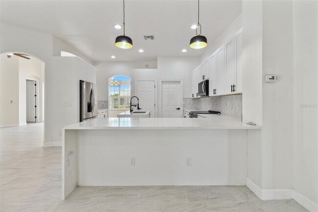 Building Photo - 13792 Long Lake Ln