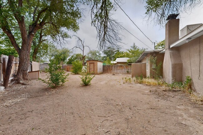 Building Photo - 1846 Henry Cir SW