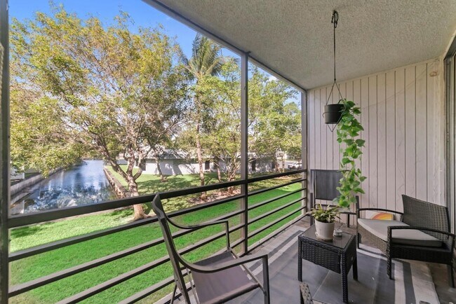 Building Photo - 113 Royal Pk Dr