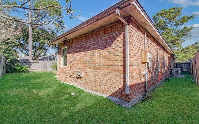 Building Photo - 14806 Flowerwood Dr