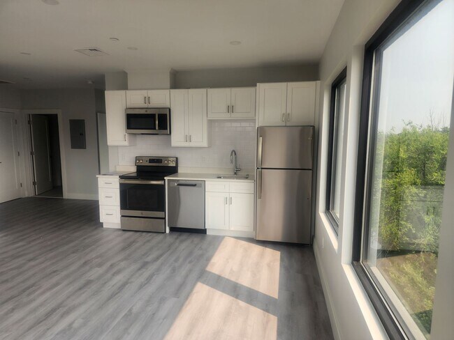 Building Photo - 2 BLOCKS FROM BEACHMONT TRAIN STATION CALL FOR COST DETAILS