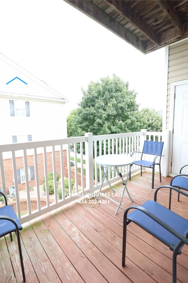 Building Photo - 3-Bedroom, 2-Bath with Pool Access, Private Patio & Walkable Dining!