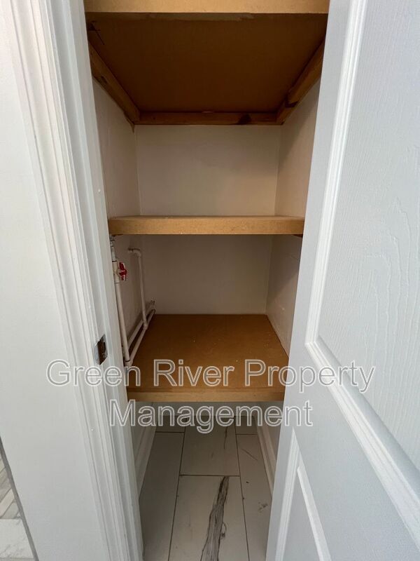 Building Photo - 1789 River Rd