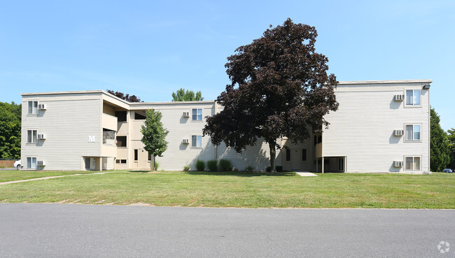 Building Photo - Cedarwood Apartments