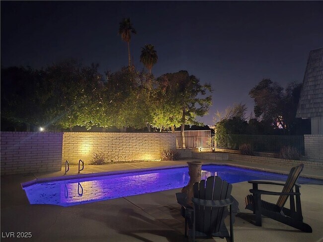 Building Photo - 945 Vegas Valley Dr