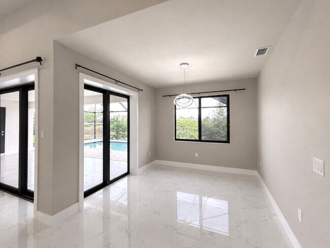 Building Photo - Move In Special! Pool Home with Canal View