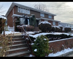 Building Photo - 208 6th St