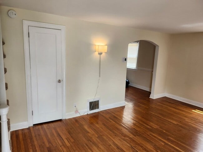 Building Photo - Recently renovated 3-bedroom, 1.5 bath twin in family-friendly Forest Brook Glen, Wilmington for ...