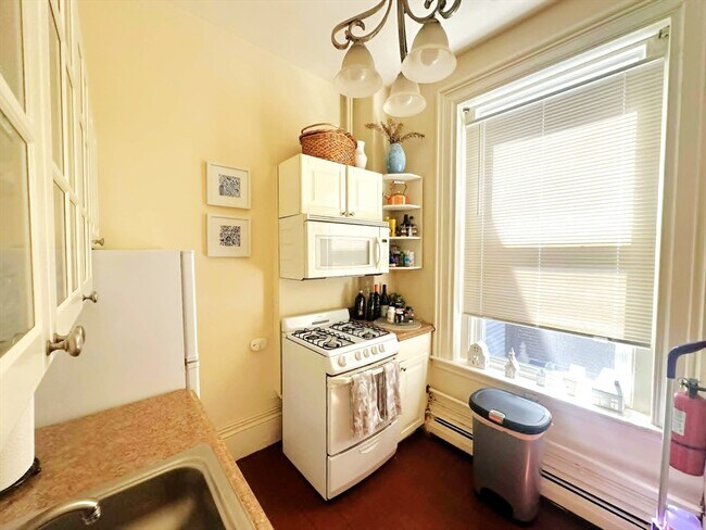 Building Photo - 38 Charles St