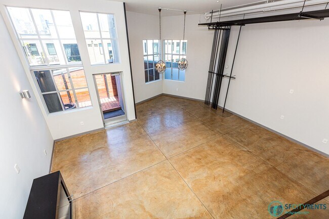 Building Photo - SoMa: Luxuriously Remodeled Conversion Liv...