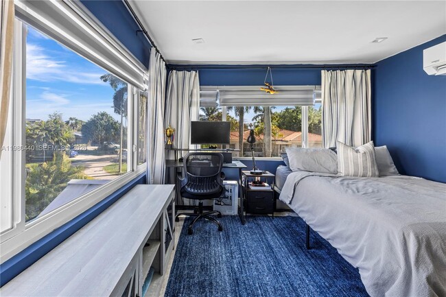 Building Photo - 1121 NE 85th St