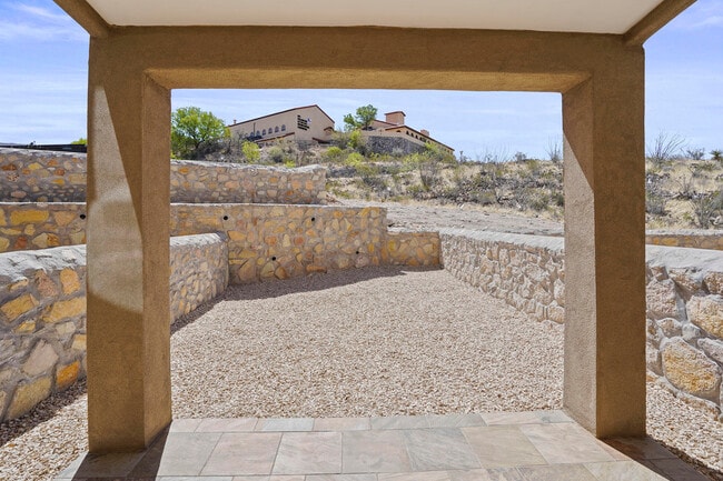 Building Photo - 6315 Escondido Dr