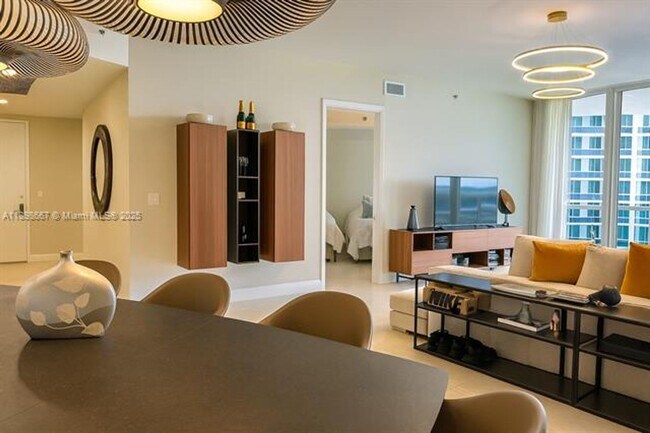 Building Photo - 15901 Collins Ave