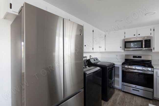 Building Photo - *OPEN HOUSE: 9/25 11:30AM-1PM* BEAUTIFUL R...