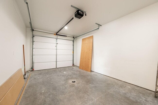 Building Photo - BRAND NEW! 2 BED/ 2BATH!