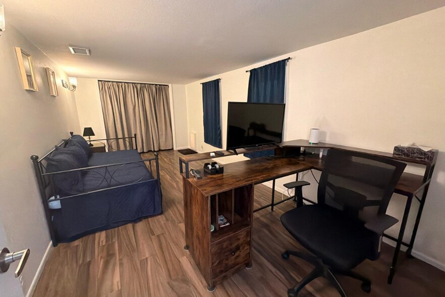 Building Photo - 809 NW 9th St