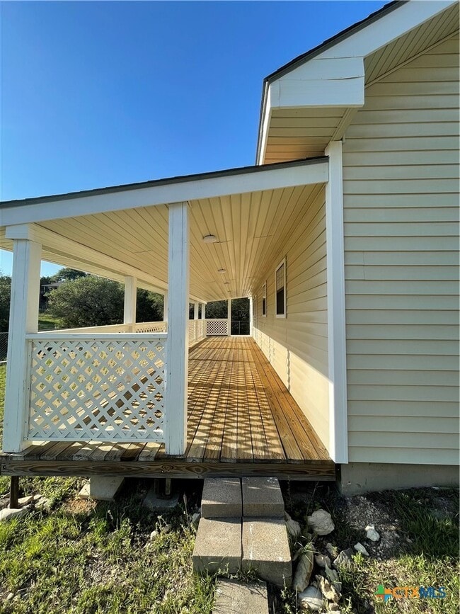 Building Photo - 1375 Canyon Trce