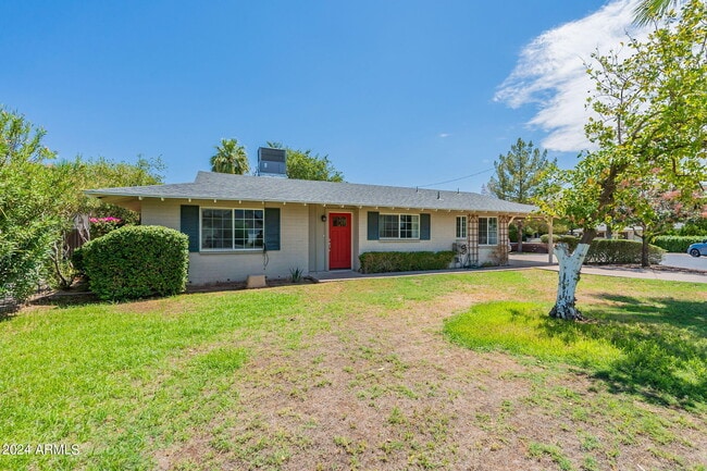 Primary Photo - 4022 E Devonshire Ave