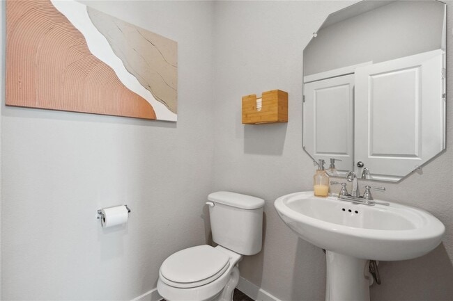 Building Photo - 705 Horseshoe Dr