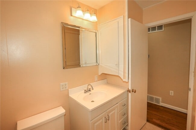 Building Photo - 804 NW 8 St