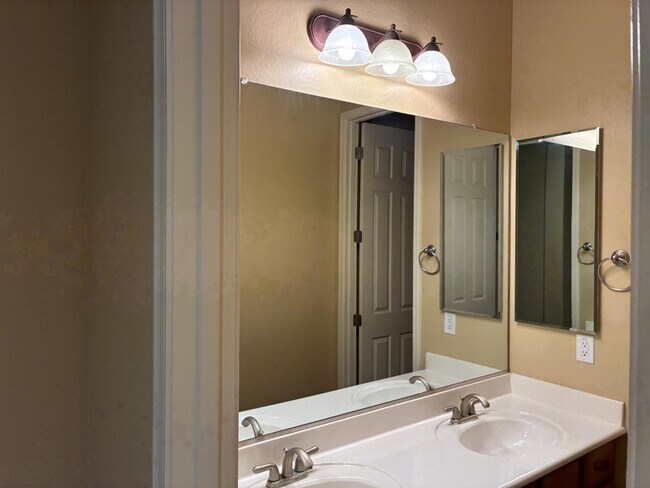 Building Photo - 20973 W Cora Vista