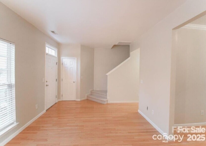 Building Photo - 10946 Garden Oaks Ln