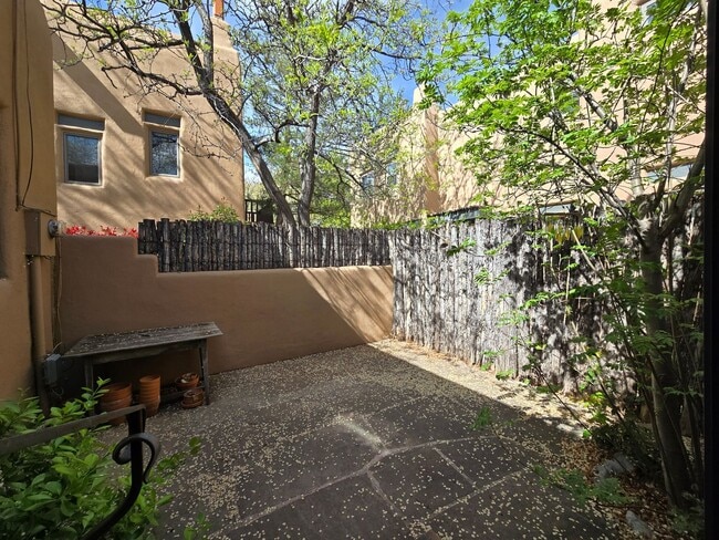 Building Photo - 602 Griffin St
