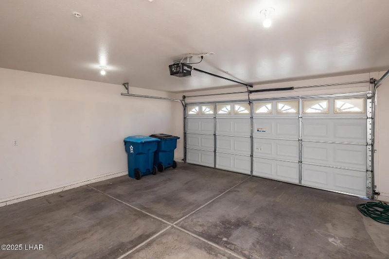 Building Photo - 3188 Desert Dr