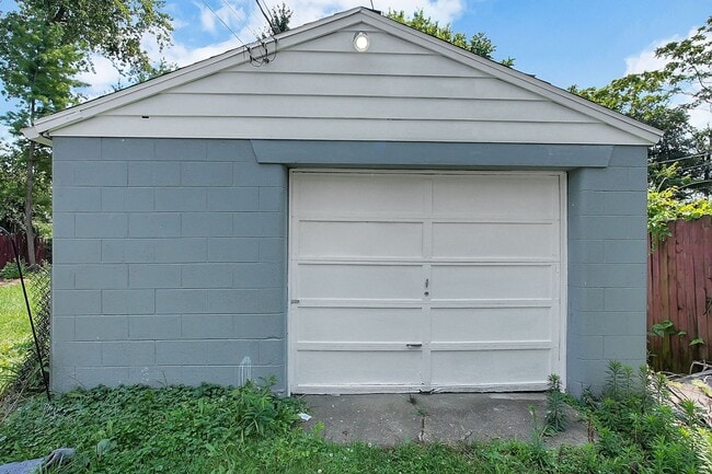 Building Photo - Newly Updated 3 Bedroom Home with Garage &...