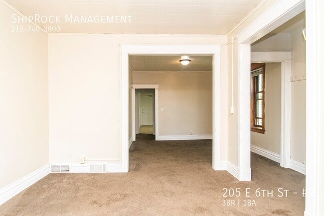Building Photo - 205 E 6th St