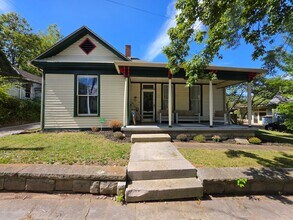 Building Photo - 306 S Fairview St