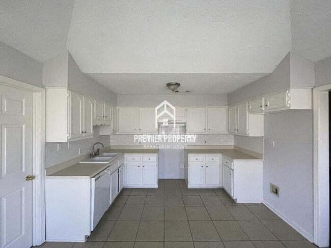Building Photo - 5738 Riverhead Ave