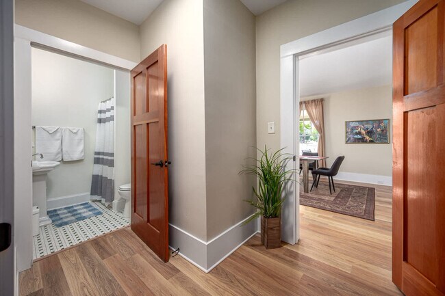 Building Photo - 500 W Rosemary St