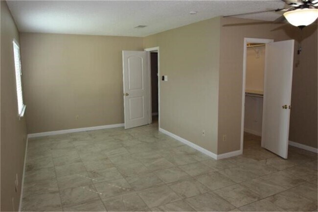 Building Photo - 4802 Maurita Dr