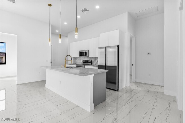 Building Photo - 4112 2nd St SW