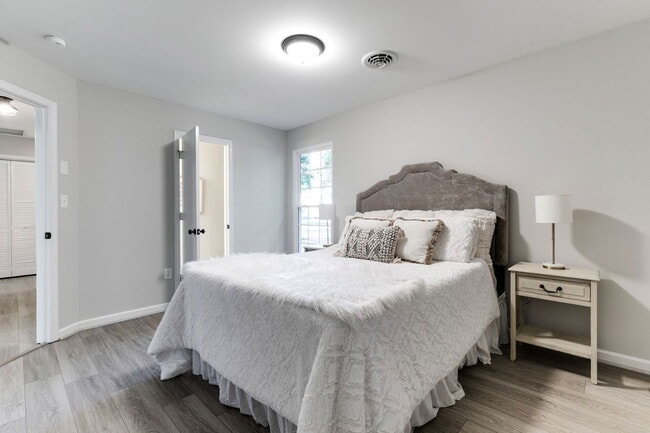 Building Photo - 15909 Dockside Ct