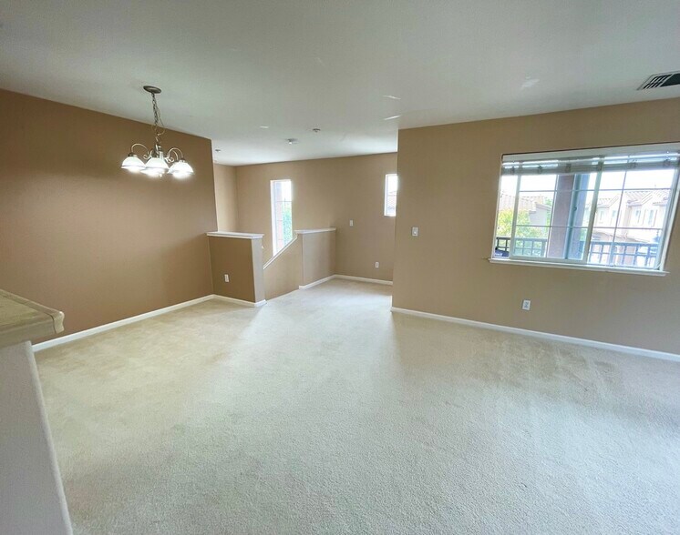 Living room - 27 Meritage Cmn