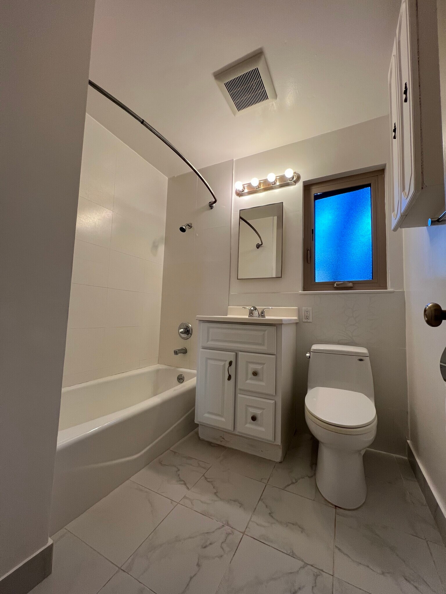 Building Photo - 660 Roble Ave