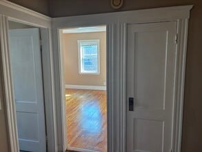 Building Photo - 473 Broadway