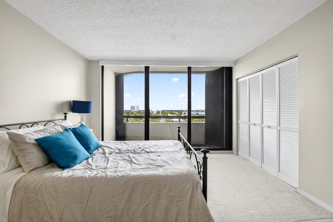 Building Photo - 4100 N Ocean Dr