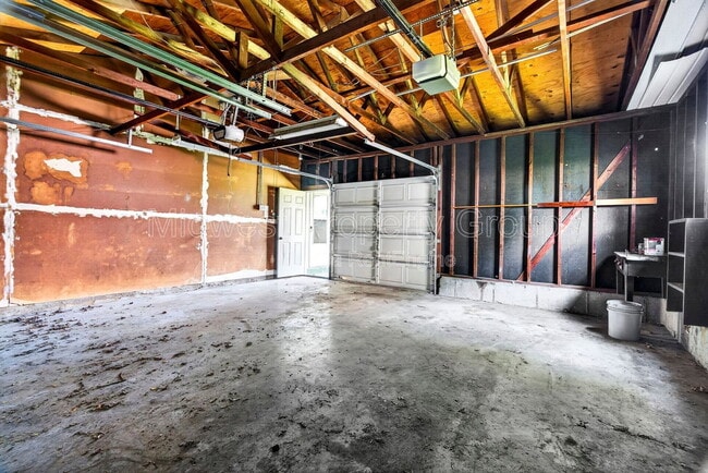 Building Photo - 515 Topaz Ave