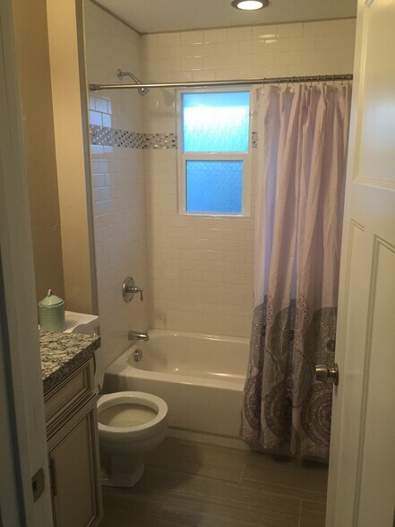 Bathroom - 411 South Hollywood Avenue