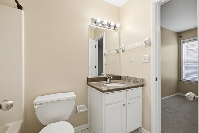 Building Photo - 1277 Island Pl E