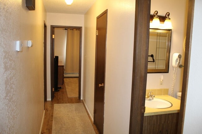 Building Photo - Furnished Month to Month Corporate Short Term Extended Stay Apartment