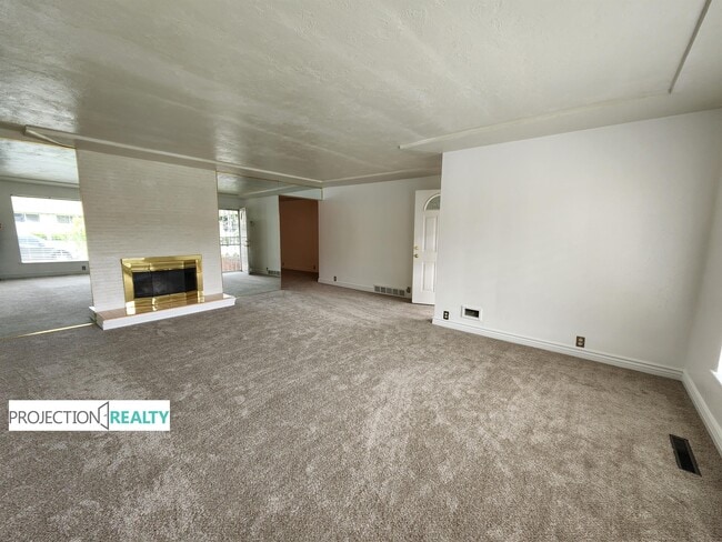 Building Photo - 11128 NE Everett St