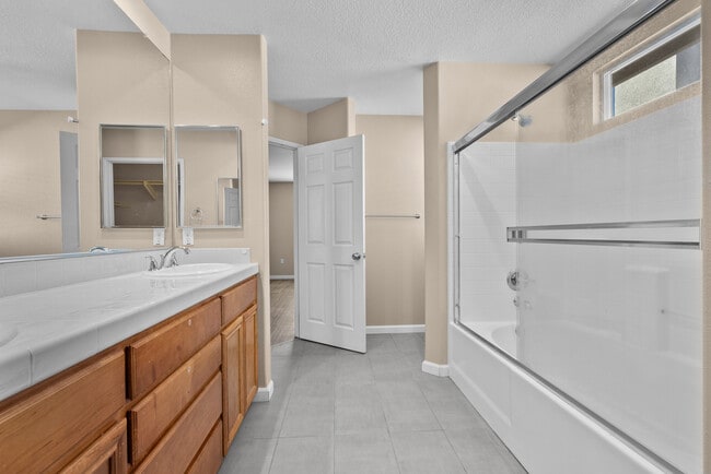 Building Photo - 9447 Hendrix Ln